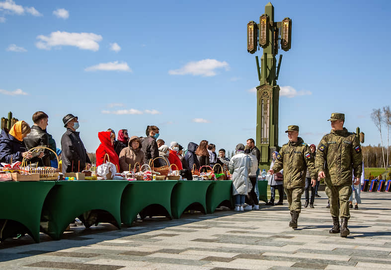 Освящение пасхальных куличей и яиц в главном храме Вооруженных сил РФ в Одинцово в Подмосковье