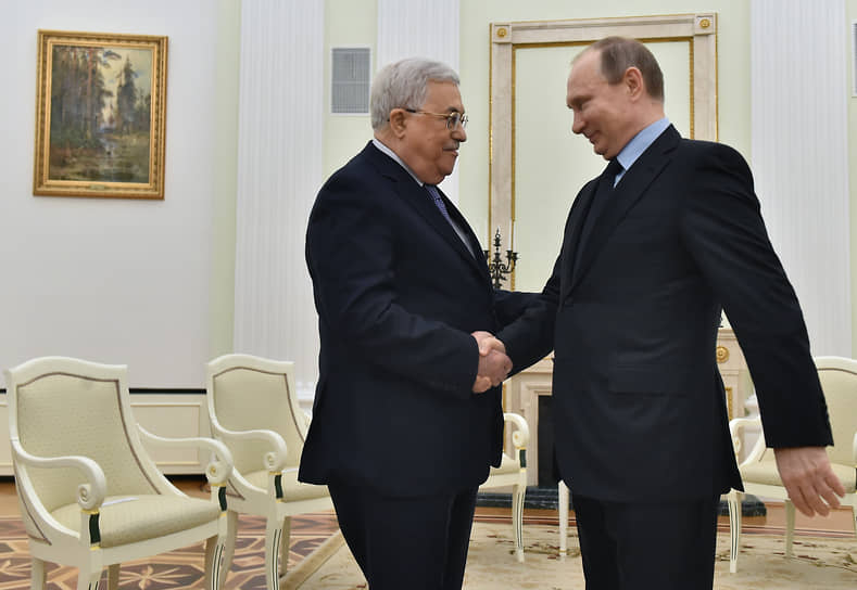 Президент России Владимир Путин (справа) и президент Палестины Махмуд Аббас во время встречи в Кремле в 2018 году