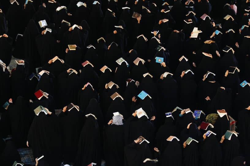 Эль-Куфа, Ирак. Мусульмане-шииты во время священного месяца Рамадан 

