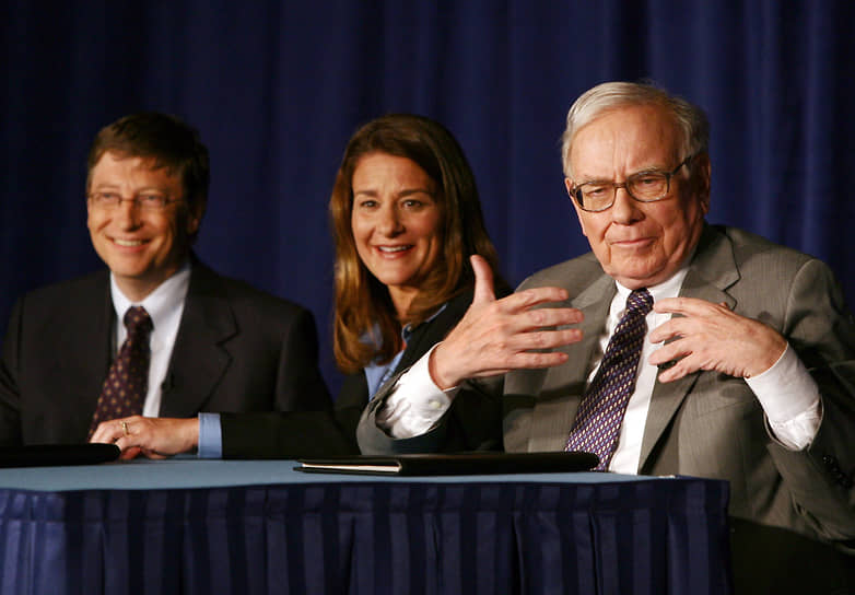 В июне 2006 года Уоррен Баффет (справа) заявил о намерении передать Фонду Билла и Мелинды Гейтс 99% своего состояния