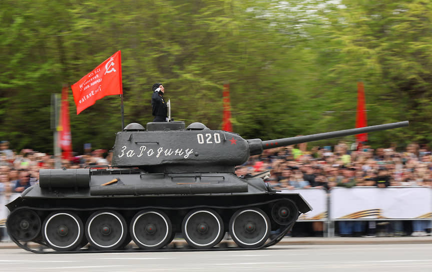 Волгоград. Военный парад, посвященный 76-й годовщине Победы в Великой Отечественной войне