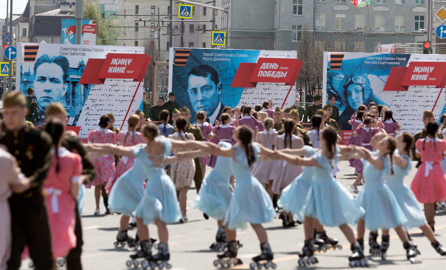 Казань. Театрализованное представление в рамках парада
