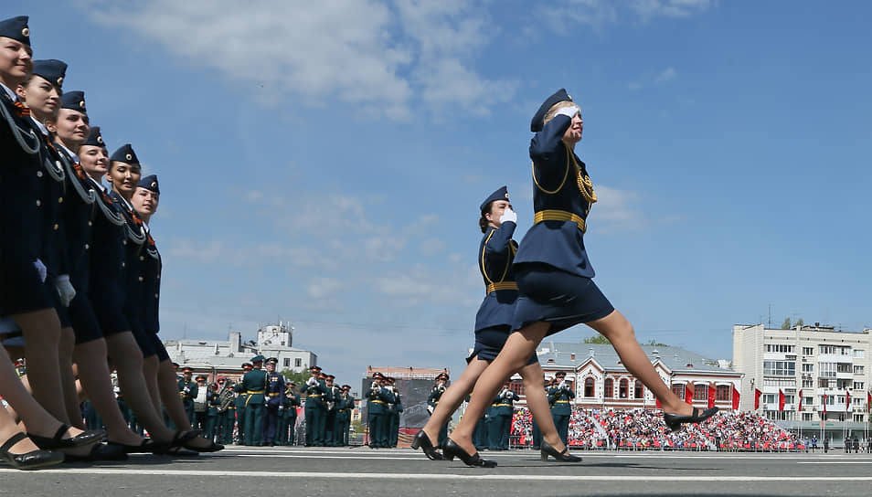 Самара. Военный парад в честь 76-летия Победы в Великой Отечественной войне на площади Куйбышева