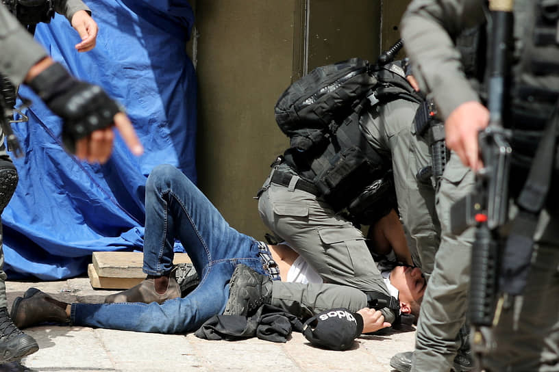 По данным на 10 мая, в столкновениях с израильскими силами безопасности на Храмовой горе в Иерусалиме пострадали более 300 палестинцев