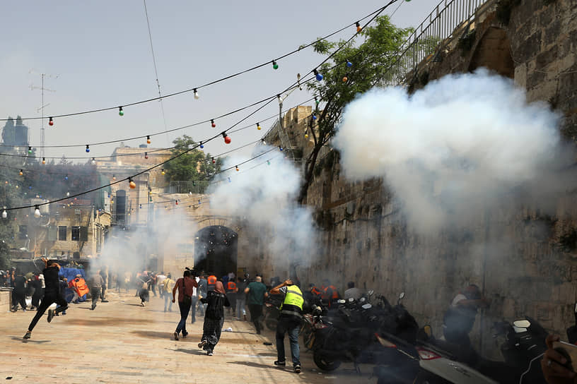 Израильская полиция обстреляла протестующих резиновыми пулями и применила слезоточивый газ