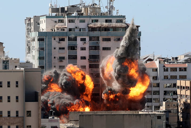 15 мая в Газе в результате авиаудара израильских самолетов было разрушено многоэтажное здание, в котором находились бюро Associated Press и «Аль-Джазиры»