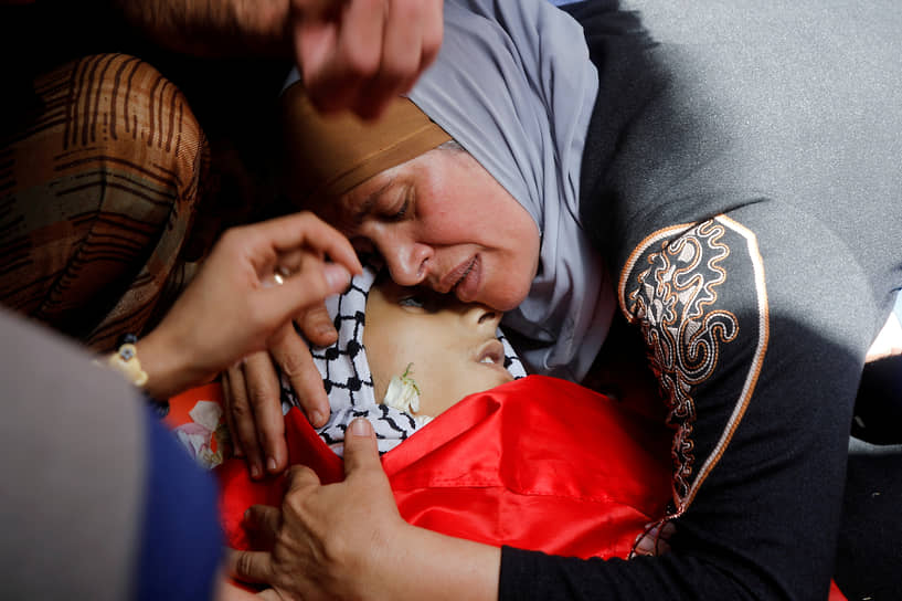 Аккаба, Западный берег реки Иордан. Палестинская женщина оплакивает погибшего сына
