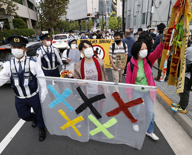 Протестующие против проведения Игр в Токио