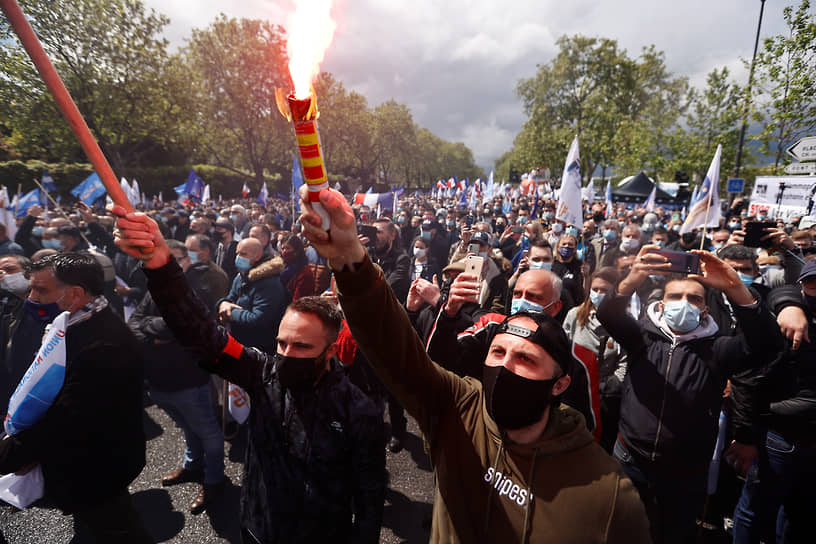 Акция протеста полицейских во Франции  