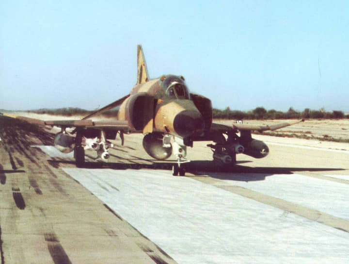 28 ноября 1973 года самолет-разведчик ВВС Ирана RF-4C Phantom II вторгся в воздушное пространство СССР. В районе Грузинской ССР на перехват вылетел советский истребитель МиГ-21СМ. Иранский самолет был сбит посредством тарана, советский пилот погиб. Экипаж F-4 катапультировался, был арестован и вскоре после этого освобожден
&lt;br>На фото: самолет-разведчик RF-4C Phantom II