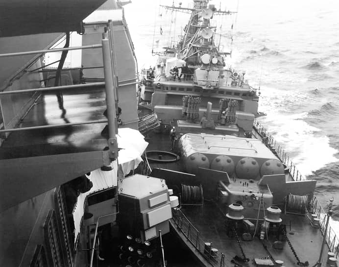 12 февраля 1988 года крейсер Yorktown и эсминец Caron ВМС США снова прошли через Босфор в направлении советского берега. Им навстречу отправили два сторожевых корабля — «Беззаветный» и СКР-6. Не обращая внимания на предупреждения, американские суда продолжили курс, оказавшись в территориальных водах СССР. В ответ на это сторожевые корабли пошли на сближение и совершили навал. После чего американская эскадра изменила курс, направившись обратно к Босфору. Позже инцидент был назван «последним происшествием холодной войны»
&lt;br>На фото: навал «Беззаветного» на Yorktown