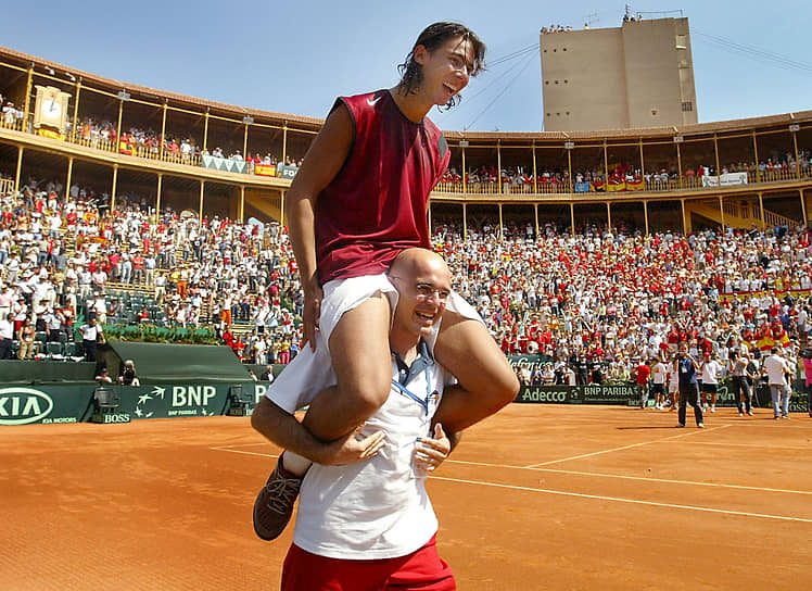 В августе 2004 года в польском Сопоте выиграл первый в карьере турнир Международной серии Ассоциации теннисистов-профессионалов (ATP). В том же году в составе сборной Испании стал победителем Кубка Дэвиса