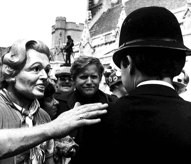 1984 год. Участник протеста в маске главного врага шахтеров — премьер-министра Маргарет Тэтчер