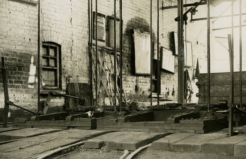 1921 год. Шахта в южном Уэльсе. Вход в устье шахты закрыт