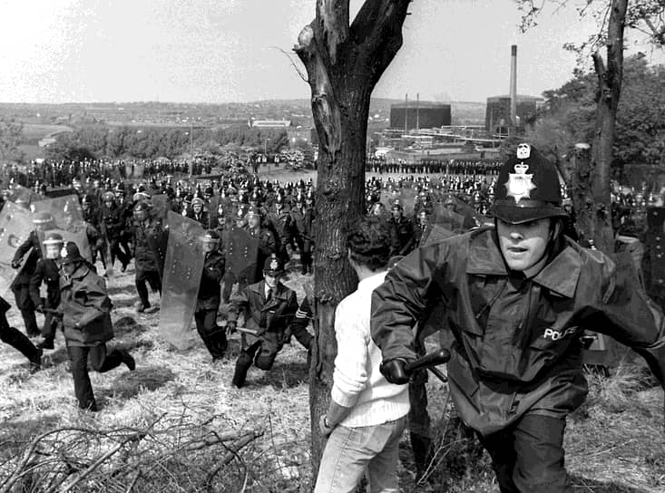 «Битве при Оргриве».Так называется эпизод шахтерской забастовки 18 июня 1984 года, когда у коксохимического завода в Оргреве произошло столкновение 10 тыс. шахтеров против 5 тыс. полицейских. Пострадали более 120 человек 