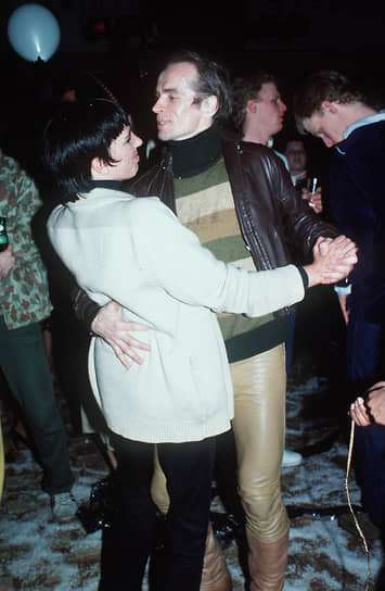 «Я танцую для собственного удовольствия. Если вы пытаетесь доставить удовольствие всем — это не оригинально» &lt;br>
На фото: Лайза Миннелли и Рудольф Нуреев танцуют в Studio 54 в Нью-Йорке, 1979 год