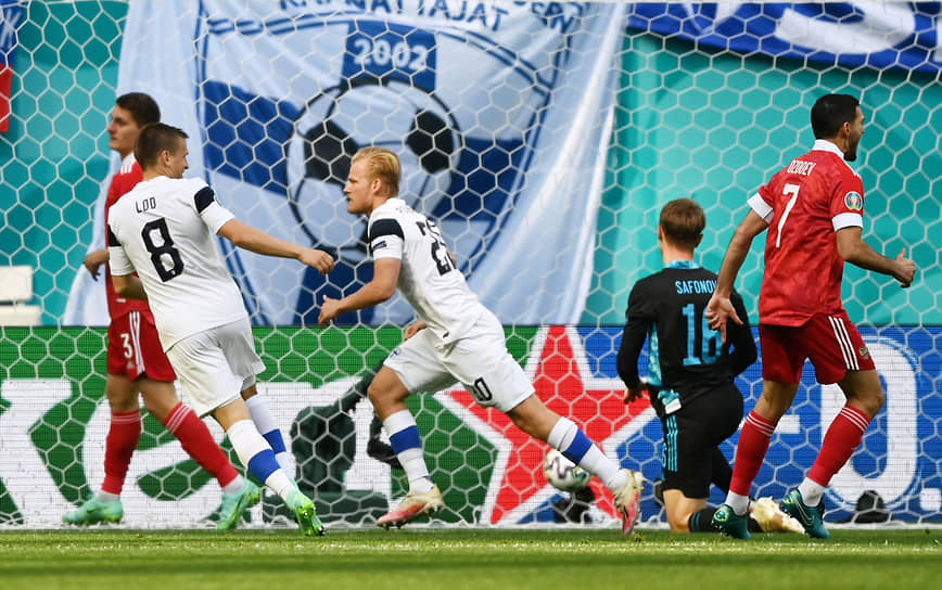 В самом начале матча финский футболист Йоэль Похьянпало забил гол в ворота россиян, однако он не был засчитан из-за офсайда