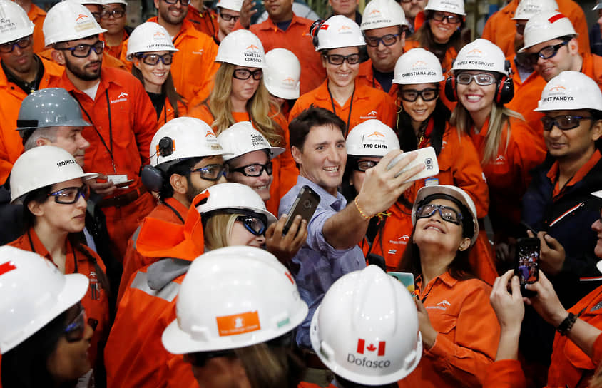 Премьер-министр Канады Джастин Трюдо во время посещения сталелитейного завода ArcelorMittal Dofasco, 2018 год