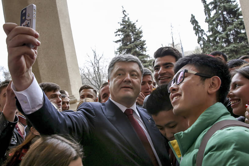 Президент Украины Петр Порошенко на встрече со студентами Харьковского университета, 2015 год 
