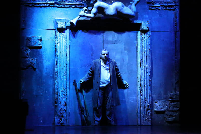 Сцена из спектакля «Конец игры» Тбилисского государственного театра Руставели