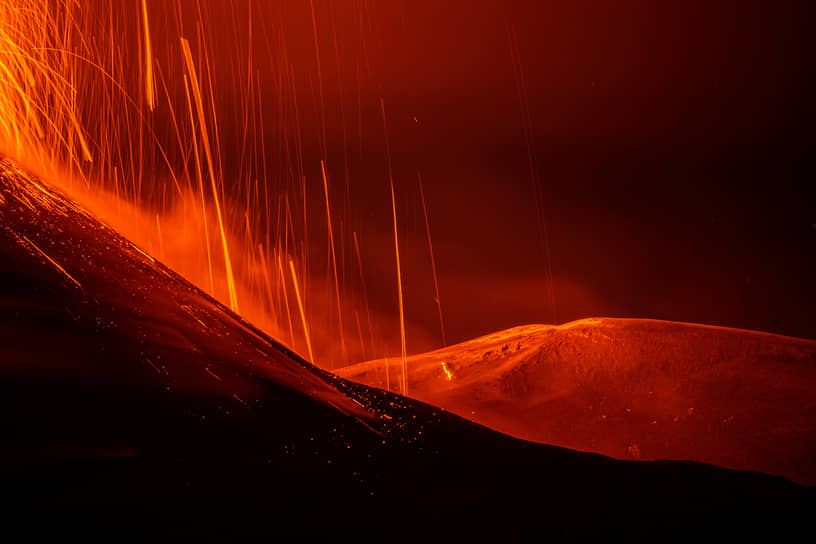Сан-Альфио, Италия. Извержение вулкана Этна