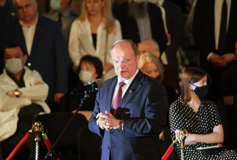 Лидер КПРФ Геннадий Зюганов во время церемонии