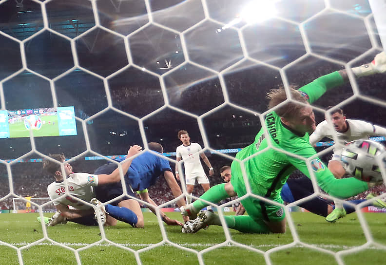 Леонардо Бонуччи на добивании забил единственный гол в ворота сборной Англии в основное время на 67-й минуте