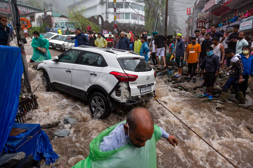 Химачал-Прадеш, Индия. Последствия наводнения из-за муссонных дождей

