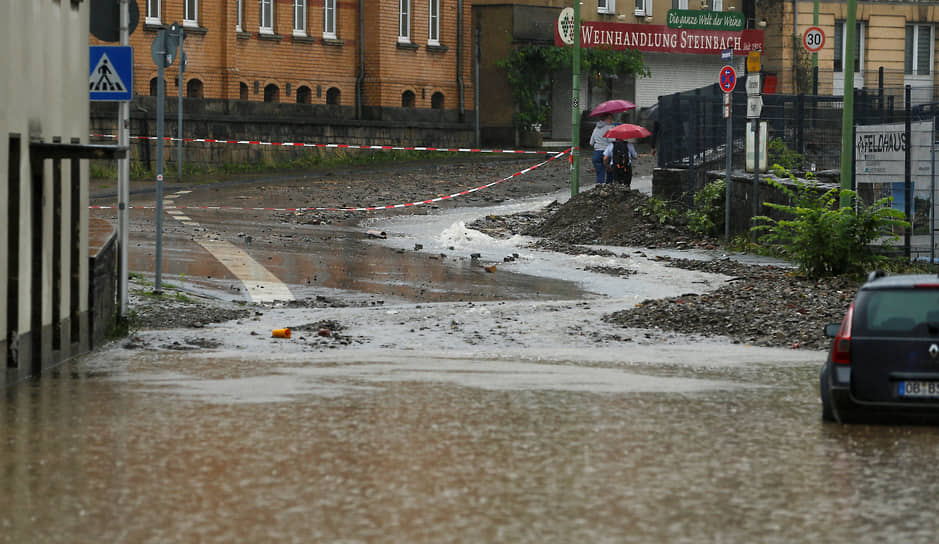 Затопленная дорога в Германии 