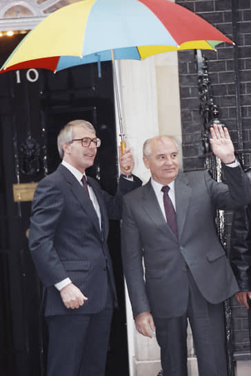 В июле 1991 года состоялась встреча лидеров G7. По ее итогам был принят план содействия СССР, который огласил премьер Великобритании Джон Мейджор (слева). План включал в себя шесть пунктов, основное содержание которых сводился к оказанию СССР странами «семерки» консультативной и технической помощи