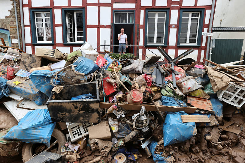 Бад-Мюнстерайфель, Германия. Последствия наводнения 