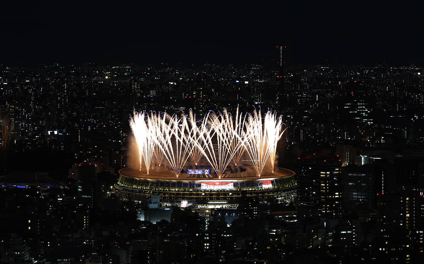 Церемония открытия Олимпиады прошла на Национальном стадионе в японской столице. Из-за ограничений по коронавирусу на арене присутствовали только 950 официальных лиц