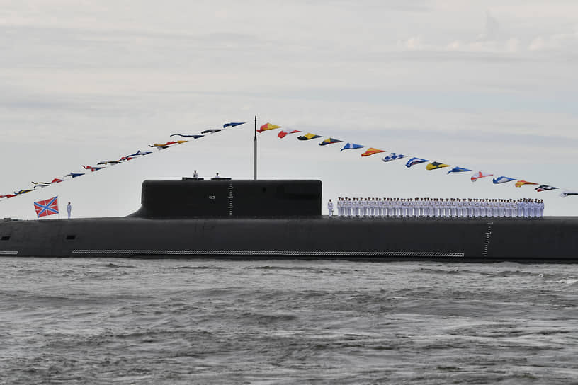 Атомный ракетный подводный крейсер «Князь Владимир» проекта 955А «Борей-А» в Финском заливе