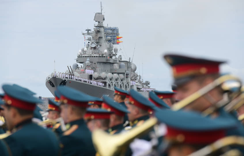Военный оркестр на параде в Санкт-Петербурге