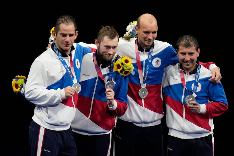 Серебро. Слева направо: Сергей Бида, Никита Глазков, Сергей Ходос, Павел Сухов. Фехтование на шпагах
