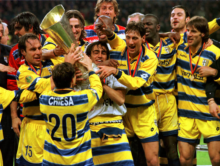 Мировой футбол пришел на стадион в 1999 году. В столицу приехали «Парма» (Италия) и «Олимпик» (Франция) — счет 3:0