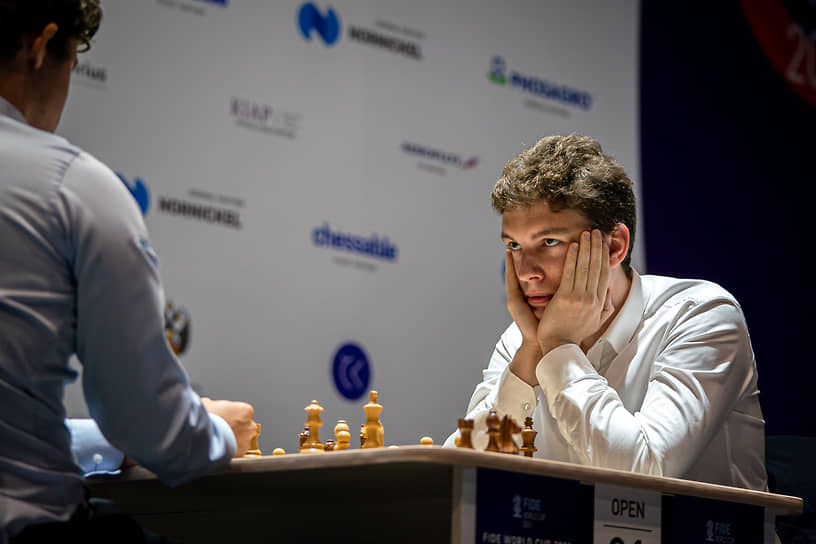 Гроссмейстер Ян-Кшиштоф Дуда во время матча с норвежцем Карлсеном
