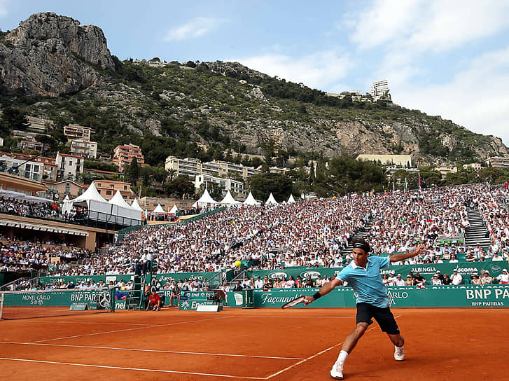 В общей сложности Федерер был первой ракеткой ATP на протяжении 310 недель, в том числе 237 недель подряд, что остается непобитым рекордом 