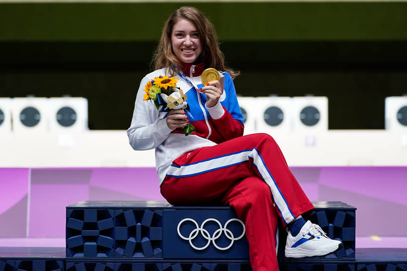 &lt;b>Виталина Бацарашкина (пулевая стрельба), 2 золота + 1 серебро&lt;/b>&lt;br>
24-летняя россиянка завоевала для России первую медаль на играх в Токио. Она заняла первое место в индивидуальной стрельбе из пневматического пистолета на 10 м и второе место в миксте. Также в ее активе золото за стрельбу из скорострельного пистолета с 25 м
