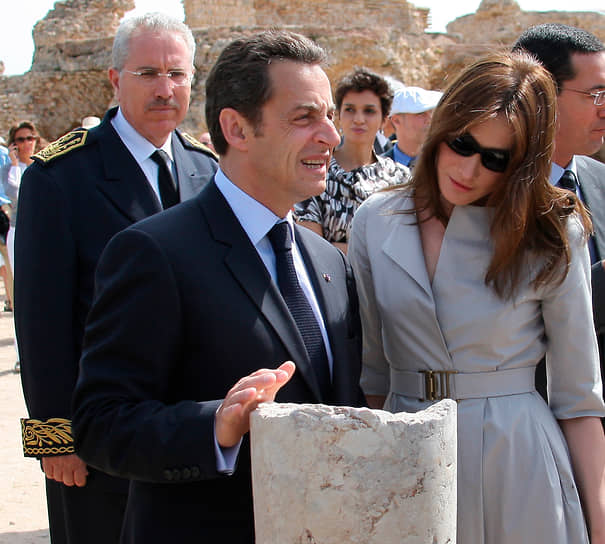 Президент Франции Никола Саркози и его жена Карла Бруни на археологических раскопках Карфагена в Тунисе, 2008 год