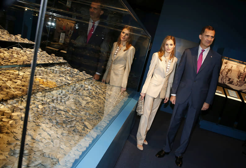 Наследный принц Испании Фелипе и принцесса Летиция посещают выставку в археологическом музее в Мадриде, 2014 год 