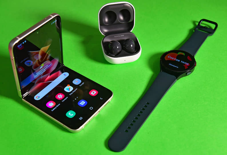 На презентации Samsung представила новый раскладной смартфон Galaxy Z Flip3, беспроводные наушники Galaxy Buds2, умные часы Galaxy Watch4 и другие устройства