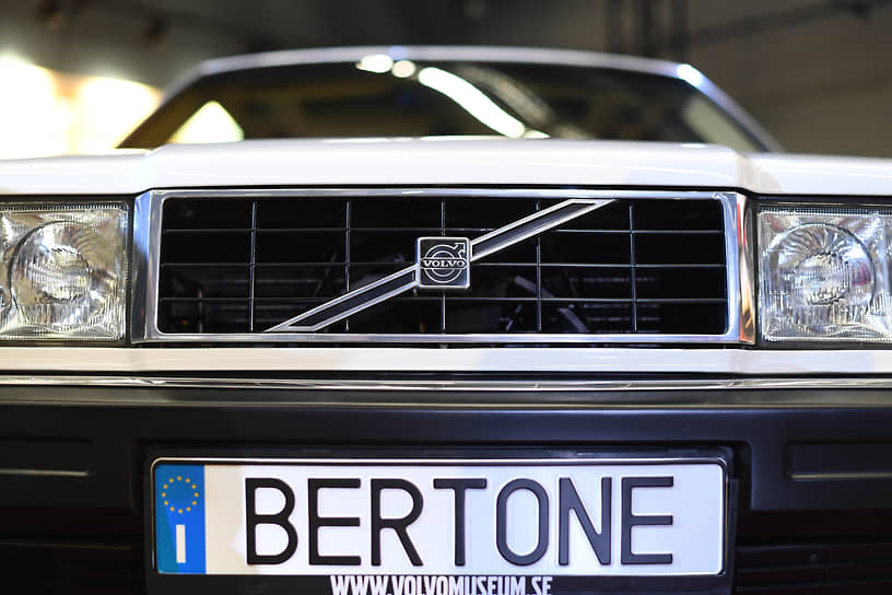Стиль работы Bertone всегда был отмечен поиском идеального сочетания уникальных идей с новейшими технологиями. На фото — Volvo 262 C 1977 года