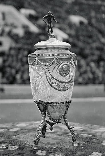26 июля 1936 года состоялся дебют ЦДКА в розыгрышах Кубка СССР. Заметного успеха в первенстве страны команда ЦДКА добилась в 1938 году, став серебряным призером