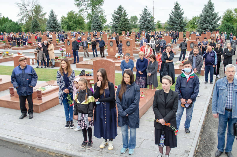 Траурные мероприятия, посвященные 17-й годовщине захвата школы №1 в Беслане