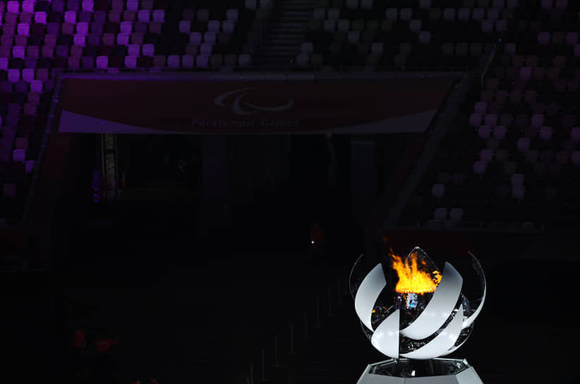 Огонь на Олимпийском стадионе в Токио