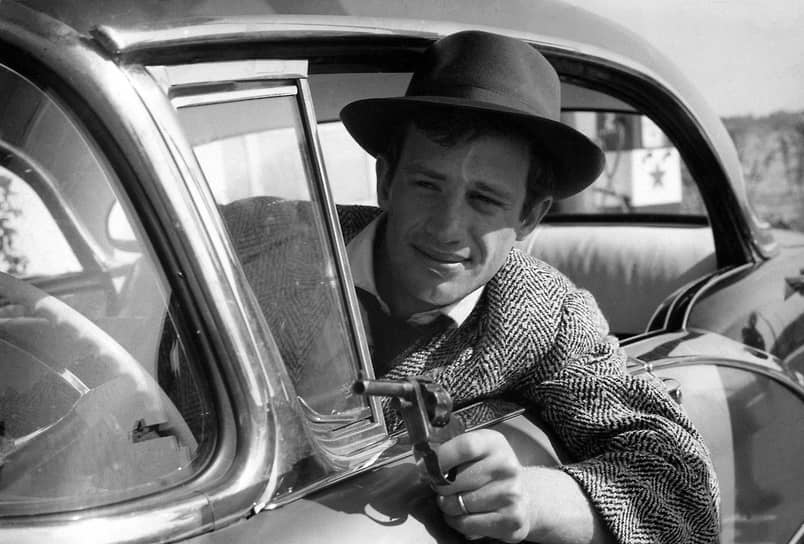 В 1960 году вышел фильм Жан-Люка Годара «На последнем дыхании» (кадр из киноленты на фото), одного из ключевых произведений «французской новой волны». Роль молодого преступника Мишеля Пуаккара принесла Бельмондо широкую известность и популярность