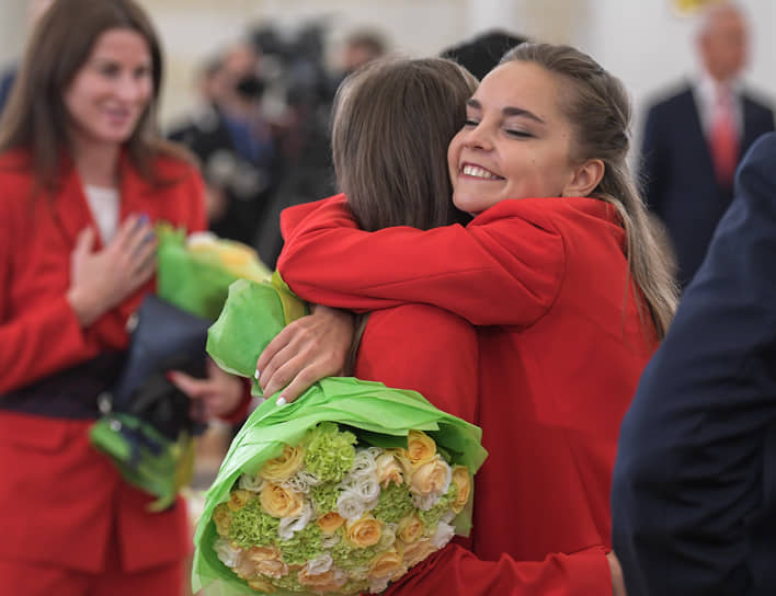 Дина и Арина Аверины встретились, будто не виделись не неделю, а год