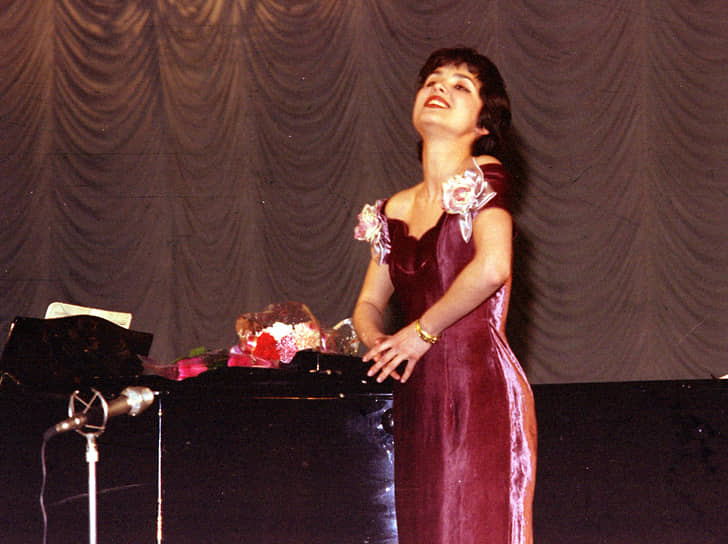 В 1996 году Анна Нетребко стала лауреатом III премии Международного конкурса молодых оперных певцов им. Н. А. Римского-Корсакова