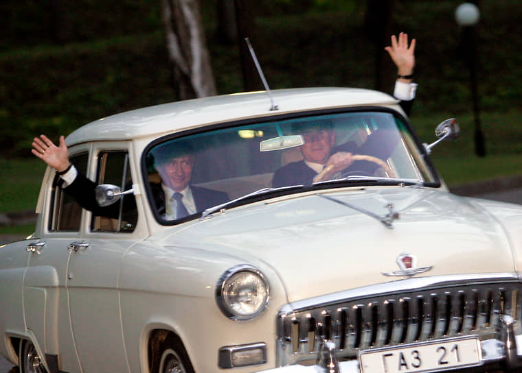 Владельцем двух ГАЗ-21 является Владимир Путин. В 2005-ом году глава государства дал прокатиться за рулем машины президенту США Джорджу Бушу (на фото справа)
